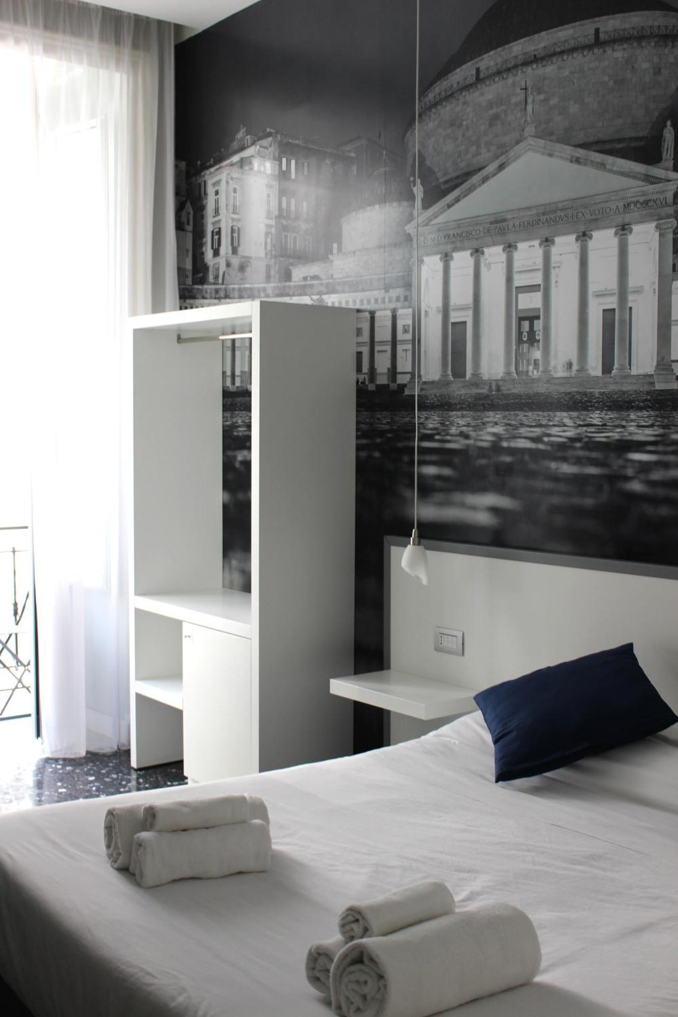 Beverello Rooms Napoli Eksteriør bilde