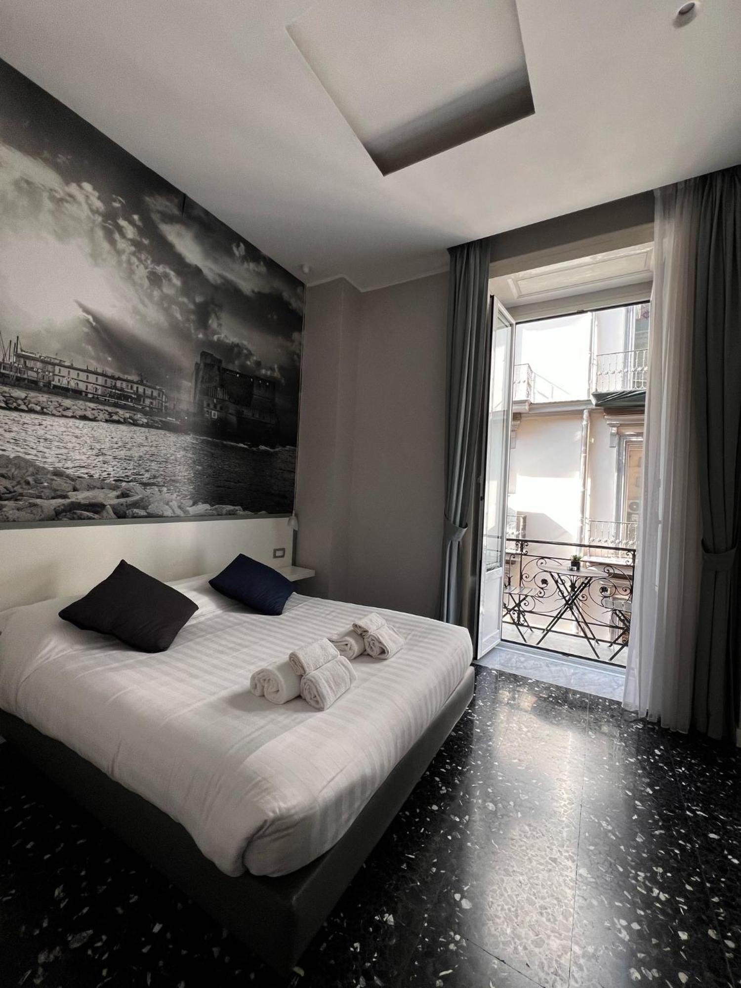 Beverello Rooms Napoli Eksteriør bilde
