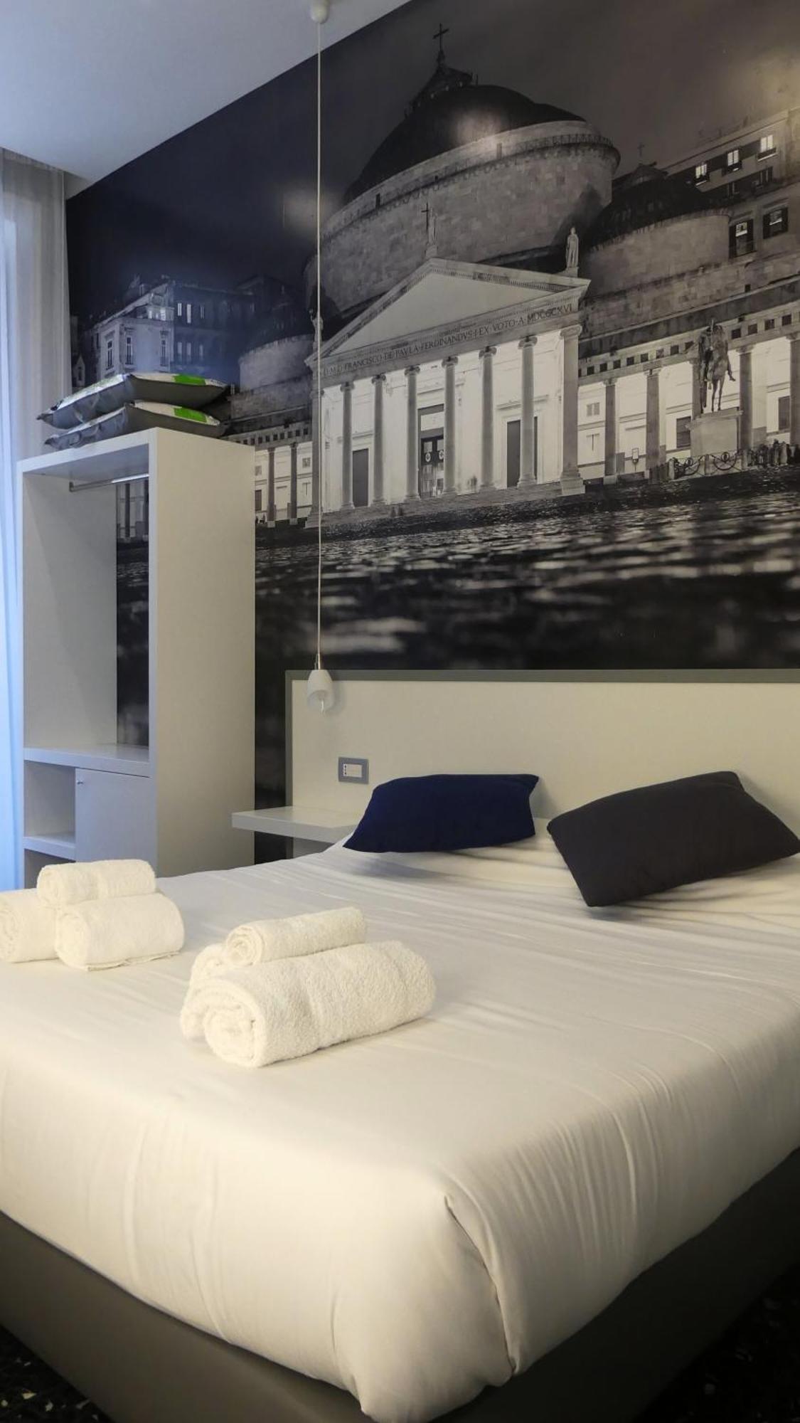 Beverello Rooms Napoli Eksteriør bilde
